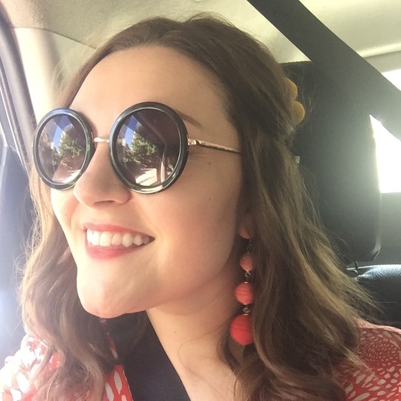 Meet your Posher, Lauren - Picture 1 of 1